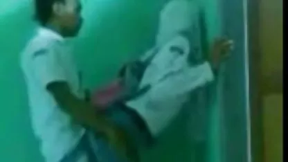 Salon film dengan adegan mesum