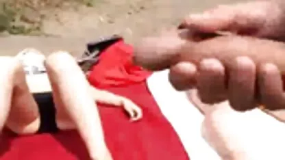 Wajah gadis video film dewasa hot itu ditutupi perban mesin